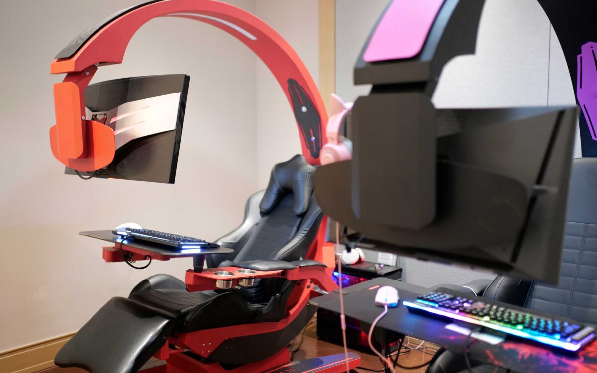 HAMISH ULTIMATE WORKING AND GAMING COMPUTER DESK WITH RECLINER - Image 2