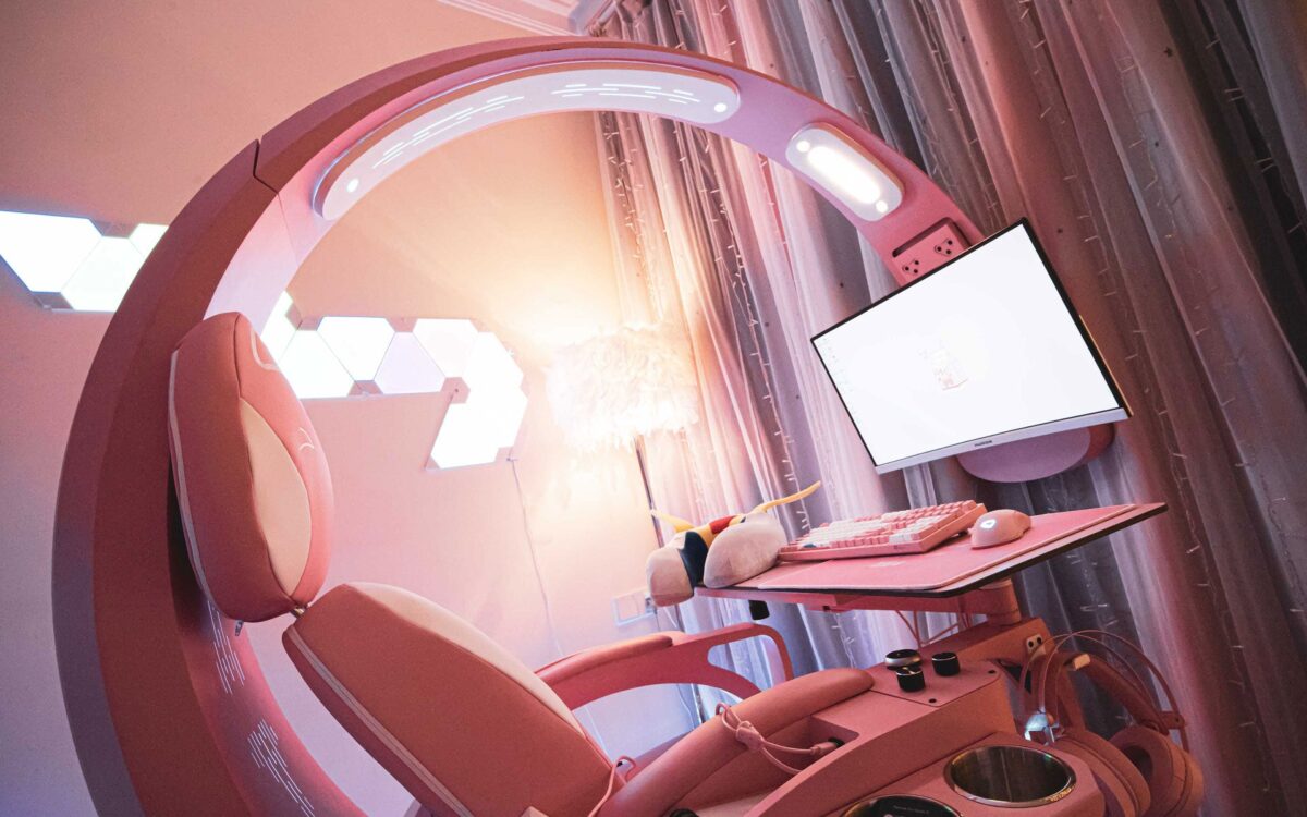Crystal Pink Working And Gaming Station | All in one Working And Gaming Chair - Image 2